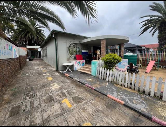 7 BEDROOM HOUSE FOR SALE IN ORANGE GROVE